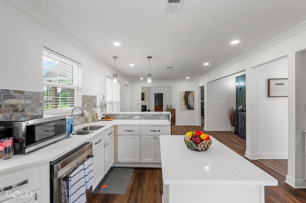 Shreveport, Louisiana 71105, United States, 3 Bedrooms Bedrooms, ,3 BathroomsBathrooms,Residential,Contingent,155943