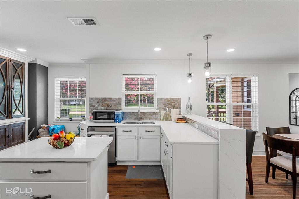 Shreveport, Louisiana 71105, United States, 3 Bedrooms Bedrooms, ,3 BathroomsBathrooms,Residential,Contingent,155943