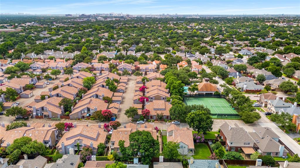 Villas Condo At Pkwy Village - Residential