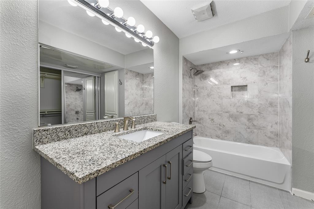 Villas Condo At Pkwy Village - Residential