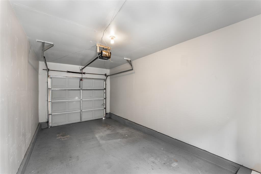 Villas Condo At Pkwy Village - Residential