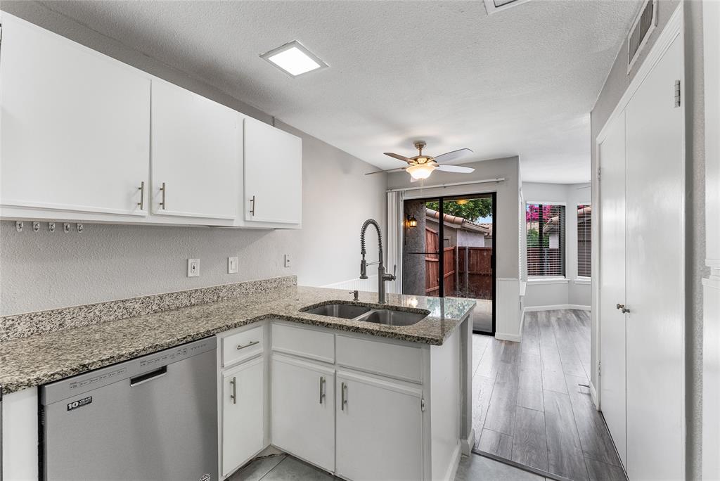 Villas Condo At Pkwy Village - Residential