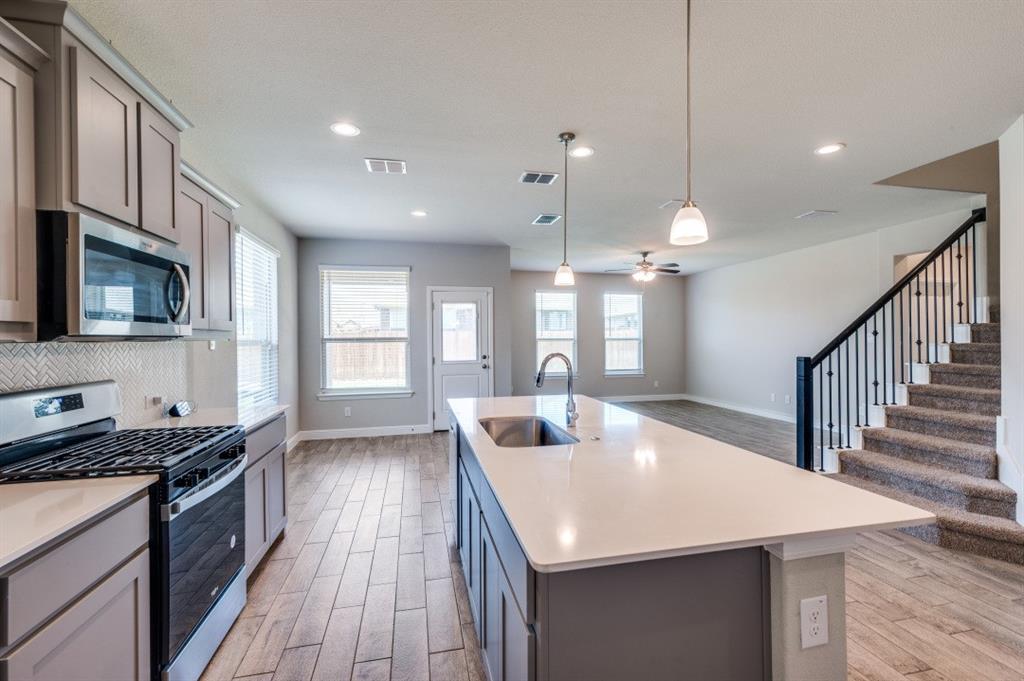 5225 Mountain View Drive