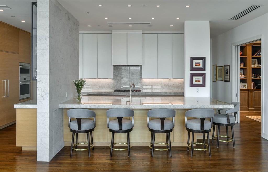 Plaza At Turtle Creek Residence Ph - Residential