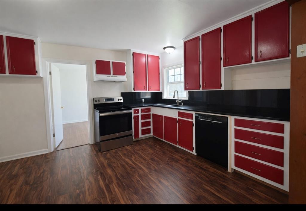 1716 Ridgewood Drive