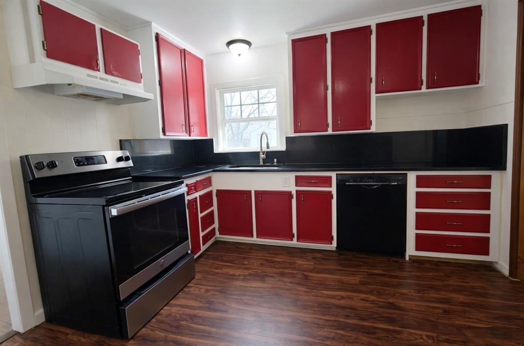 1716 Ridgewood Drive