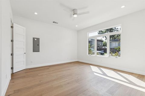 Tiny photo for 900 Haines Avenue, Dallas, TX 75208 (MLS # 21074976)
