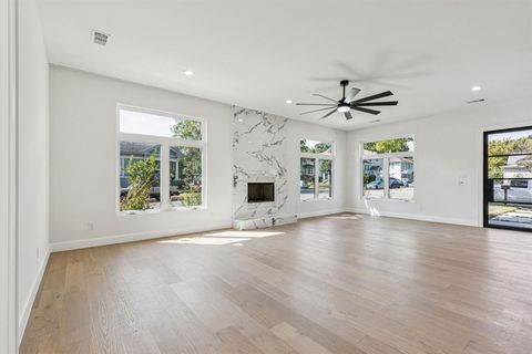 Tiny photo for 900 Haines Avenue, Dallas, TX 75208 (MLS # 21074976)