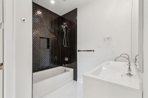 Tiny photo for 900 Haines Avenue, Dallas, TX 75208 (MLS # 21074976)