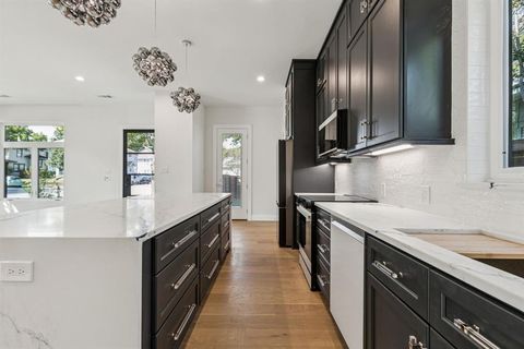 Tiny photo for 900 Haines Avenue, Dallas, TX 75208 (MLS # 21074976)