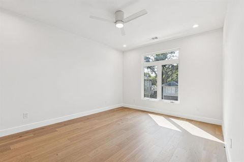 Tiny photo for 900 Haines Avenue, Dallas, TX 75208 (MLS # 21074976)