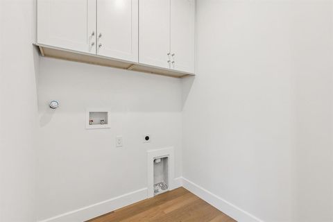 Tiny photo for 900 Haines Avenue, Dallas, TX 75208 (MLS # 21074976)