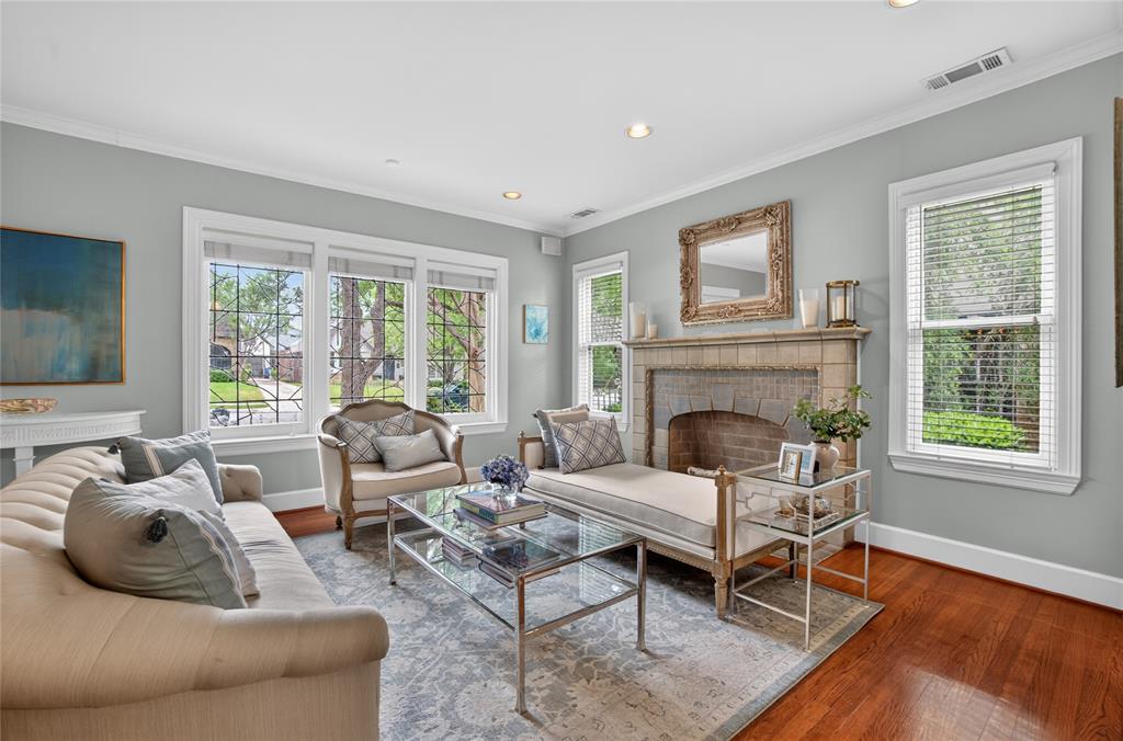 5446 Mercedes Avenue