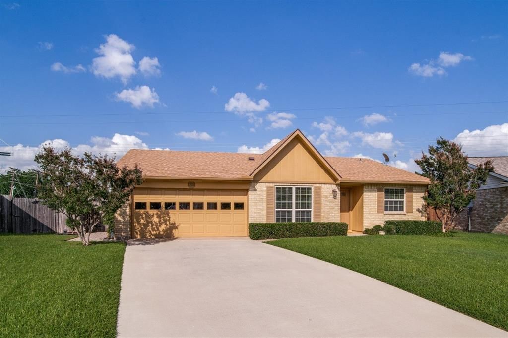Photo of 1728 Roundrock Trail, Mesquite, TX 75149 (MLS # 21299547)