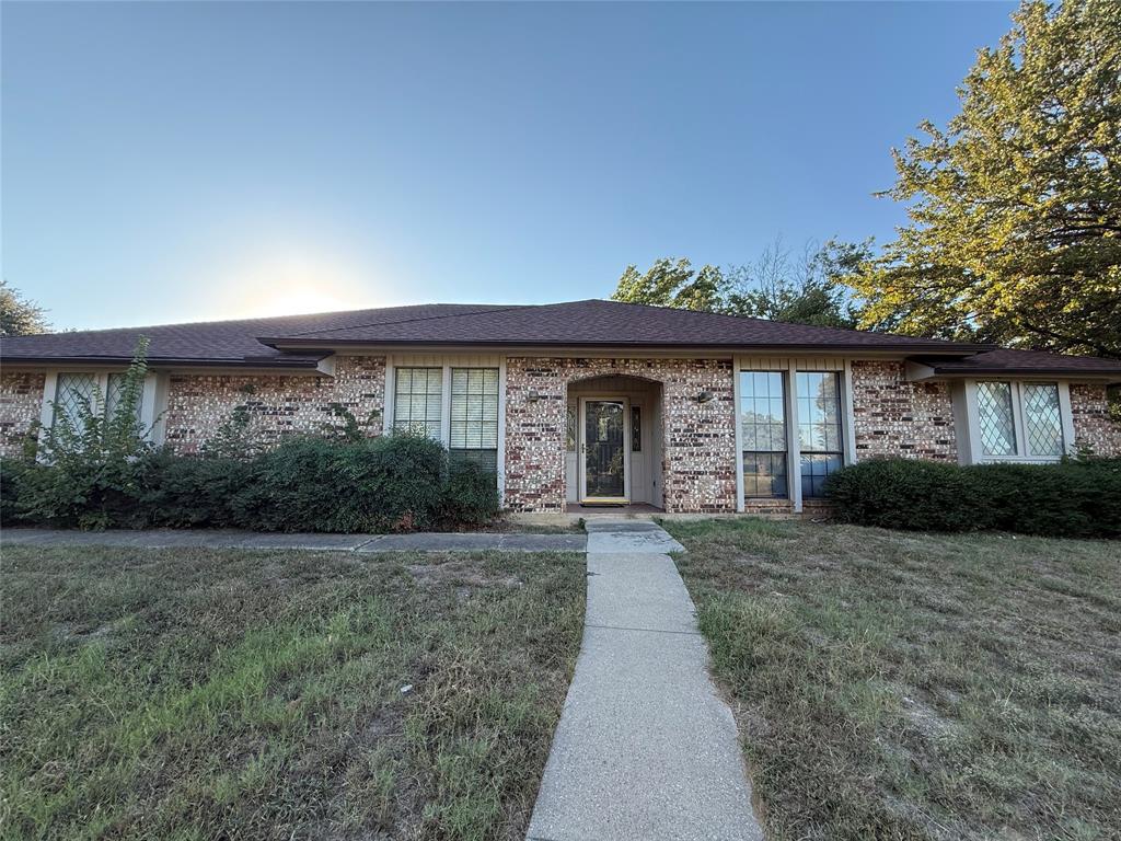 1920 Fox Hollow Circle