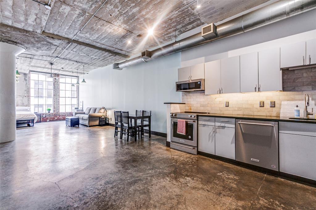 1122 Jackson Street 917