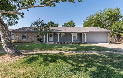 208 W 4th Street Justin TX 76247