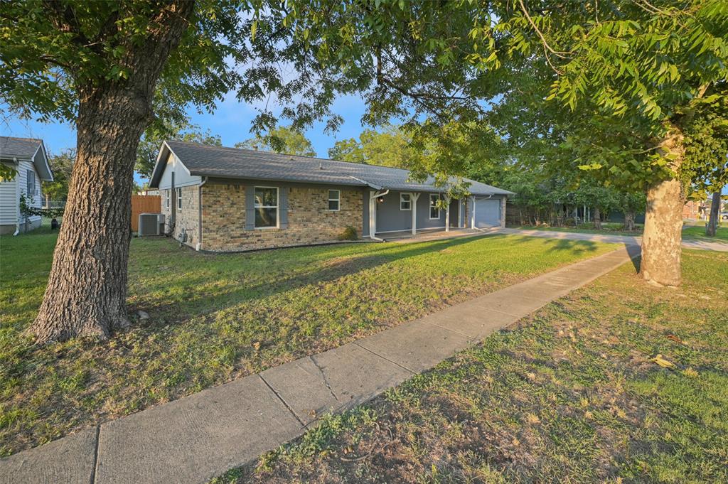 208 W 4th Street