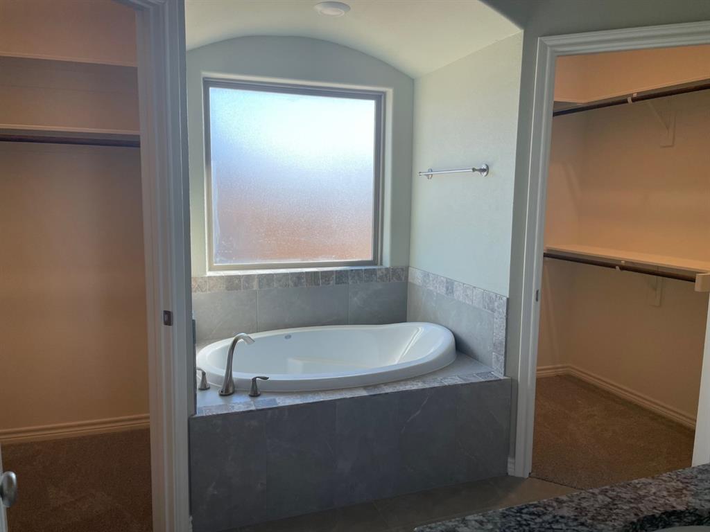 Granbury, Texas 76049, United States, 3 Bedrooms Bedrooms, ,2 BathroomsBathrooms,Residential,Active,211381