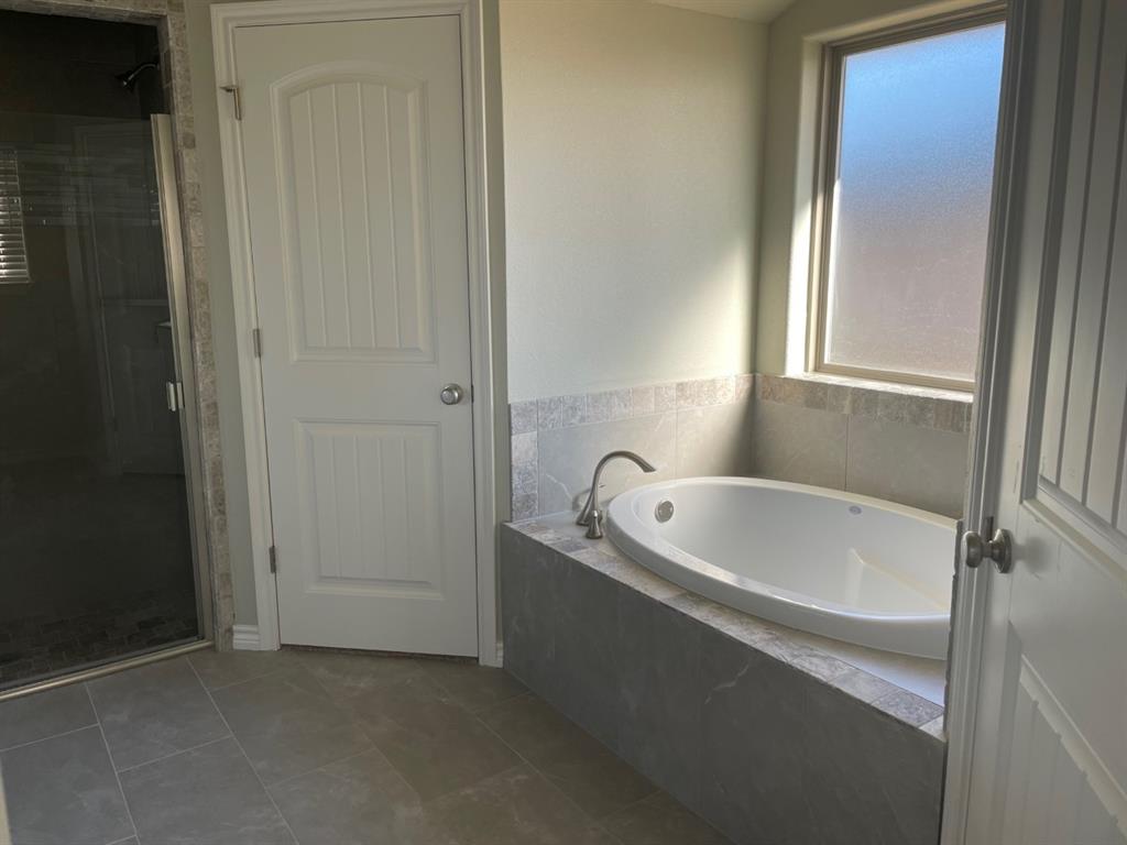 Granbury, Texas 76049, United States, 3 Bedrooms Bedrooms, ,2 BathroomsBathrooms,Residential,Active,211381