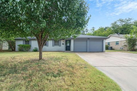 125 NW Jill Ann Drive Burleson TX 76028