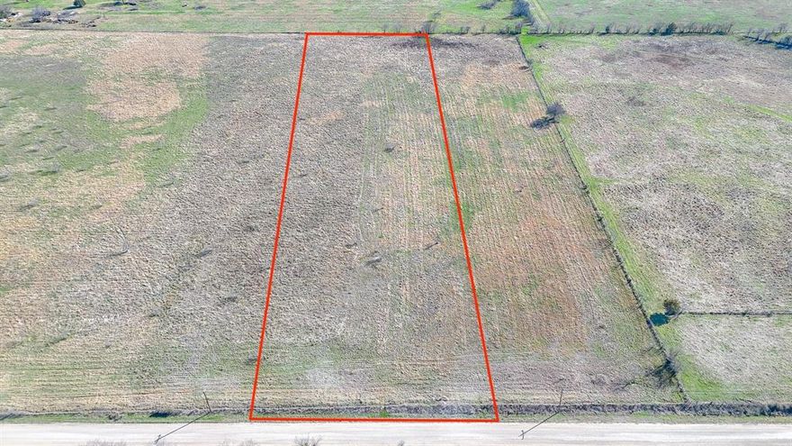 Discover the freedom of country living on this beautiful just over 5 acre tract in Kerens. With wide open space, peaceful surroundings, and room to create your ideal homestead, this property offers the perfect balance of privacy and convenience. A water meter is already in place at the road, making it easy to start planning your build, barndominium, or weekend retreat. Enjoy starry skies, quiet mornings, and the flexibility that comes with owning your own land. Perfect for animals, gardening, or simply spreading out and enjoying the outdoors.
Owner financing available with a minimum of 10 percent down, up to a 30 year term, at 12.5 percent interest. Don’t miss this opportunity to own acreage and embrace the relaxed country lifestyle you’ve been looking for.