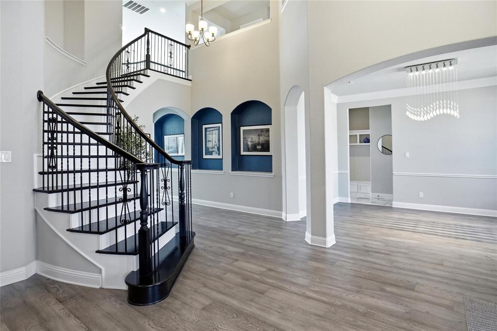 10913 Falling Leaf Trail