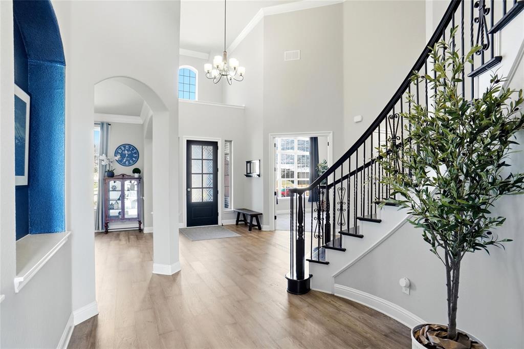 10913 Falling Leaf Trail