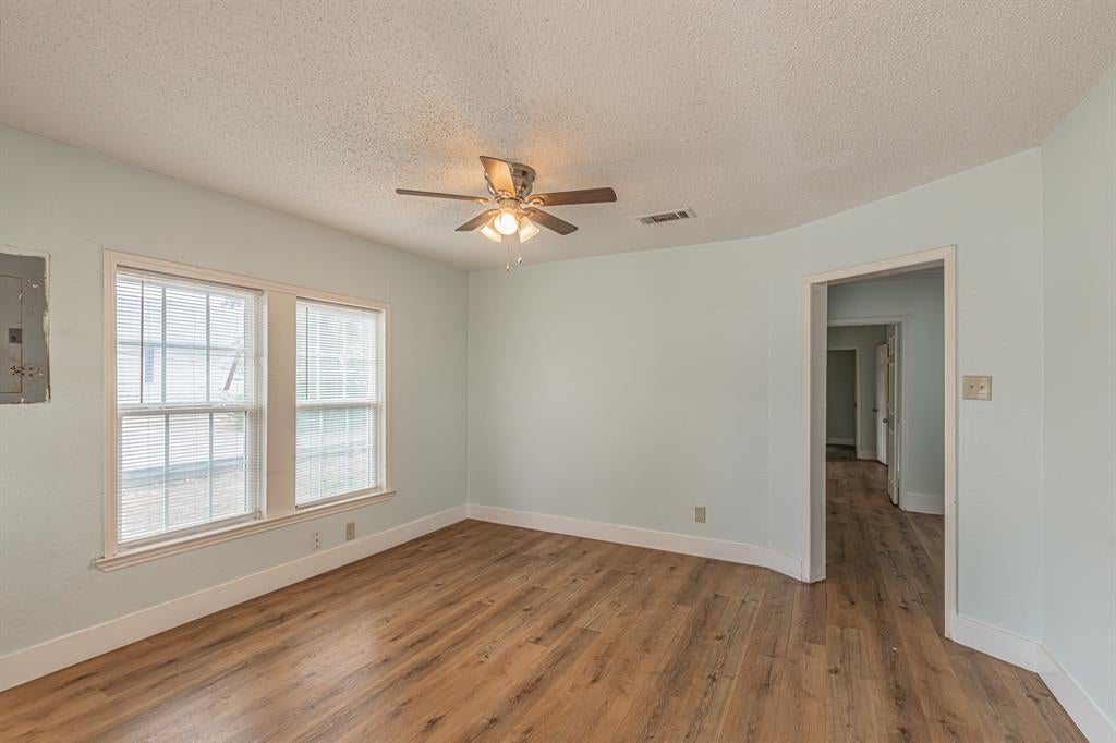 2543 E Ann Arbor Avenue