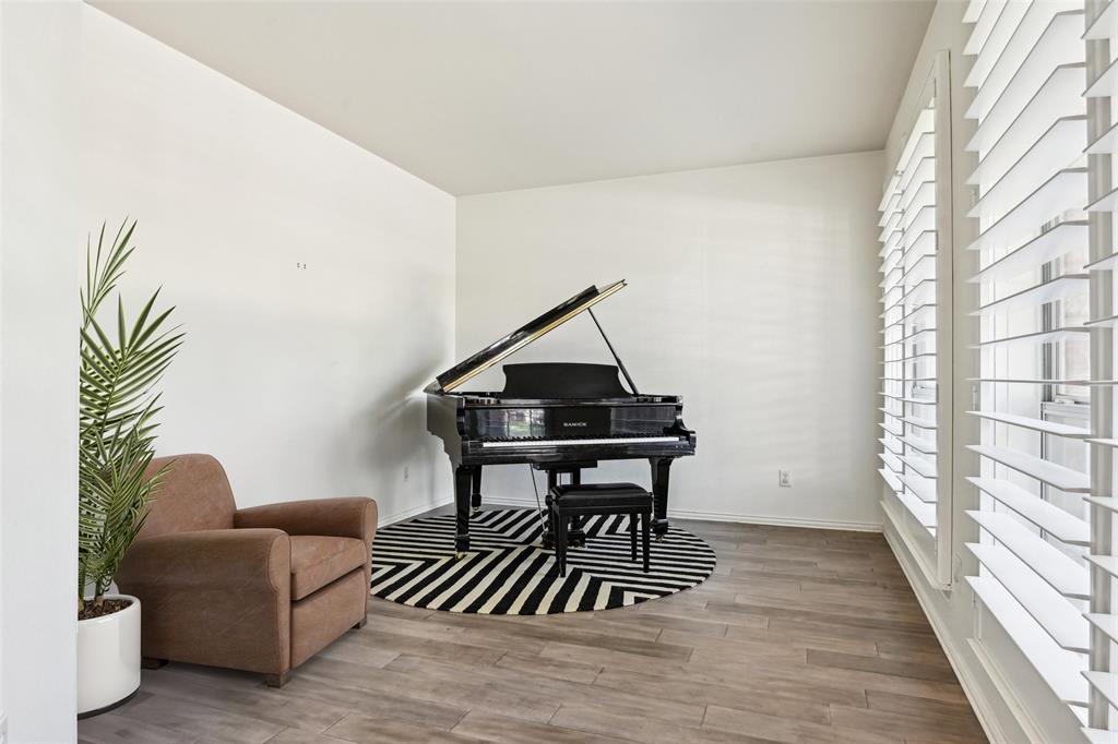 1385 Forest Oaks Court