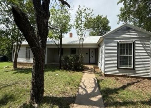 417 E 10th Street Coleman TX 76834