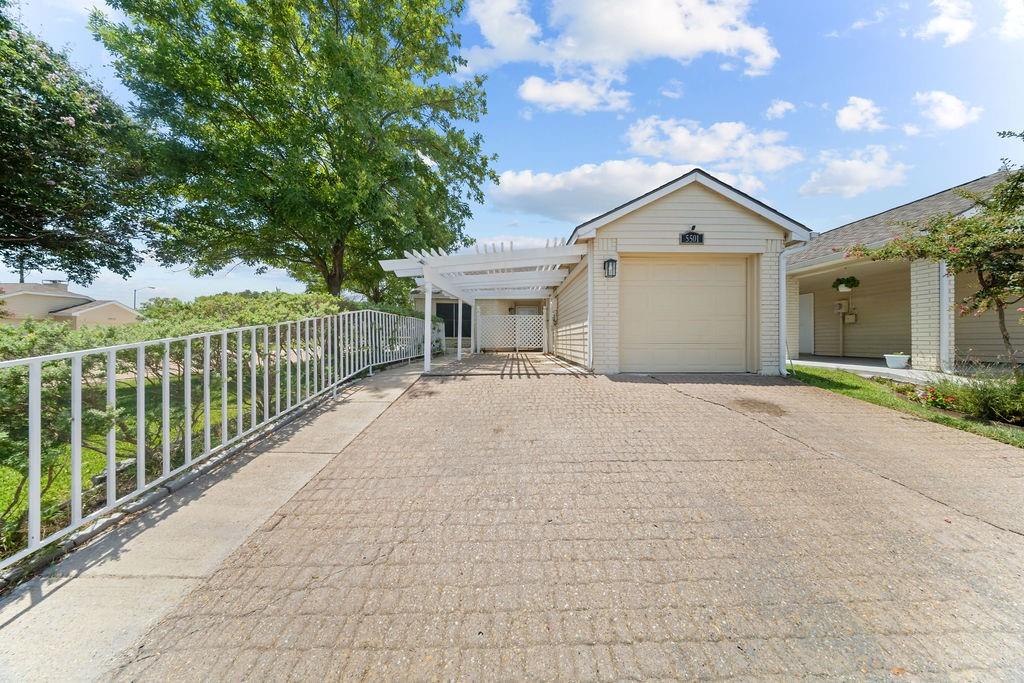 Photo of 5501 Stoney Glen Drive, Mesquite, TX 75150 (MLS # 21342312)