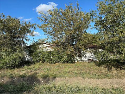 409 S Aquilla Street Itasca TX 76055