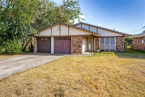 Photo of 8913 Wilbur Street, White Settlement, TX 76108 (MLS # 21388873)