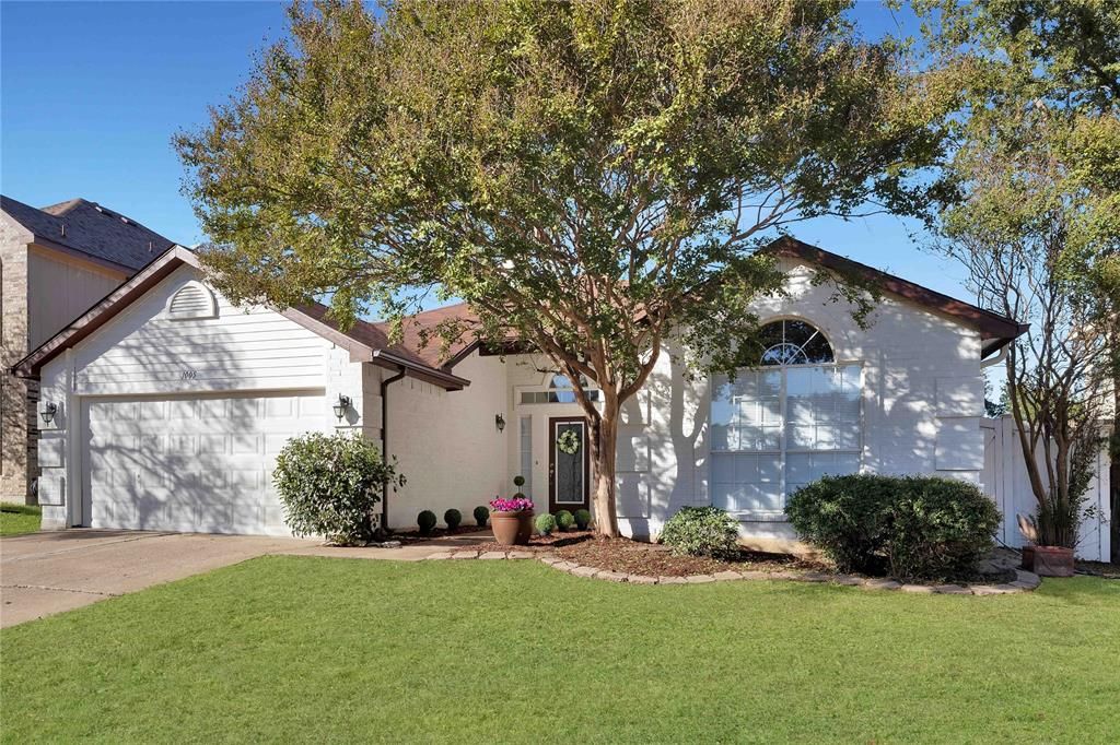 Photo for 1005 Acapulco Lane, Arlington, TX 76017 (MLS # 21100428)