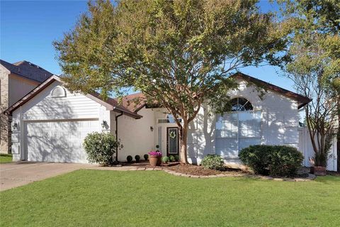 Photo of 1005 Acapulco Lane, Arlington, TX 76017 (MLS # 21100428) Photo of 1005 Acapulco Lane, Arlington, TX 76017 (MLS # 21100428)