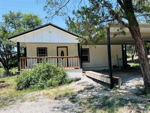 Photo of 3006 Wagon Train Trail, Granbury, TX 76048 (MLS # 21350166)