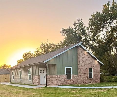 2824 Williams Street Greenville TX 75401