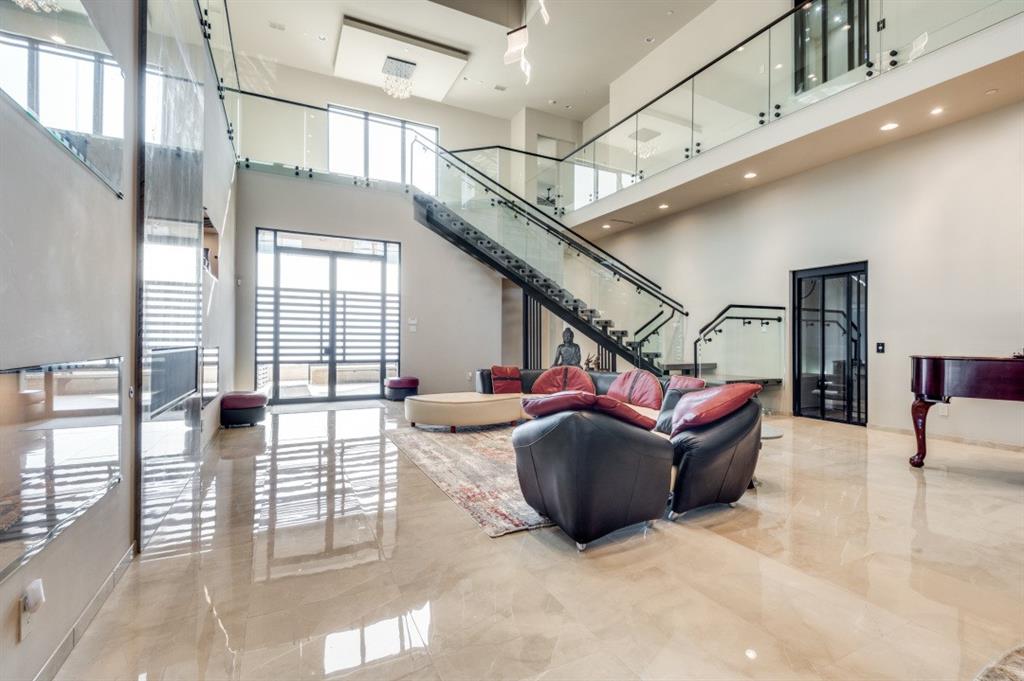 712 Crescent Heights