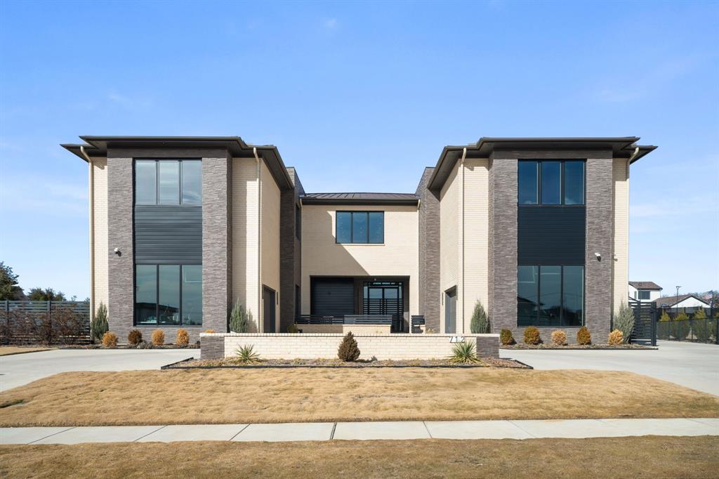 712 Crescent Heights