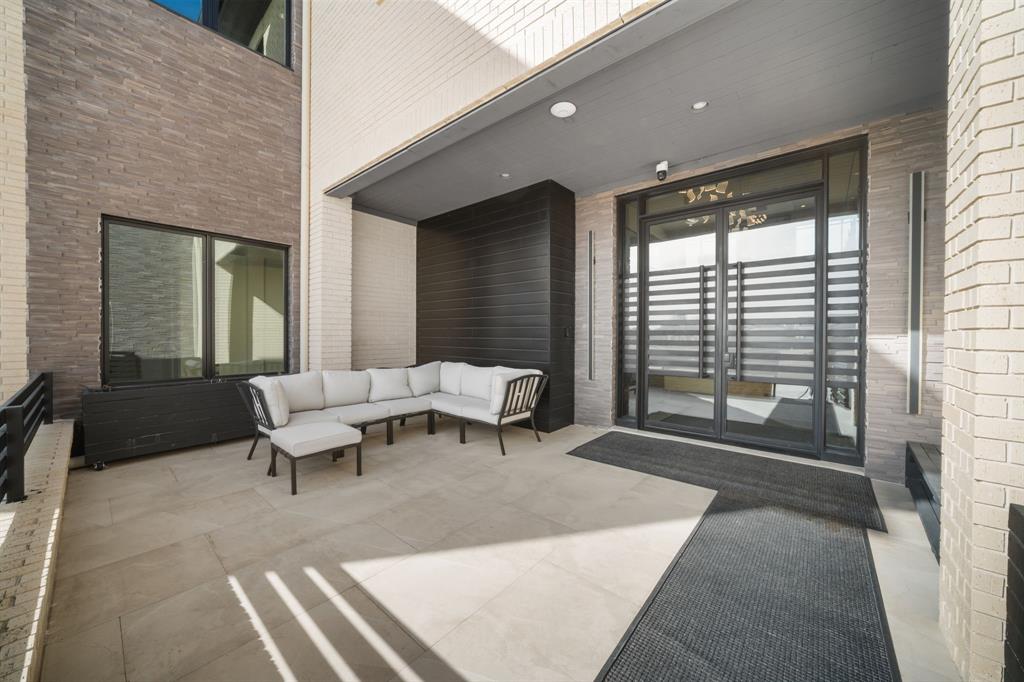 712 Crescent Heights