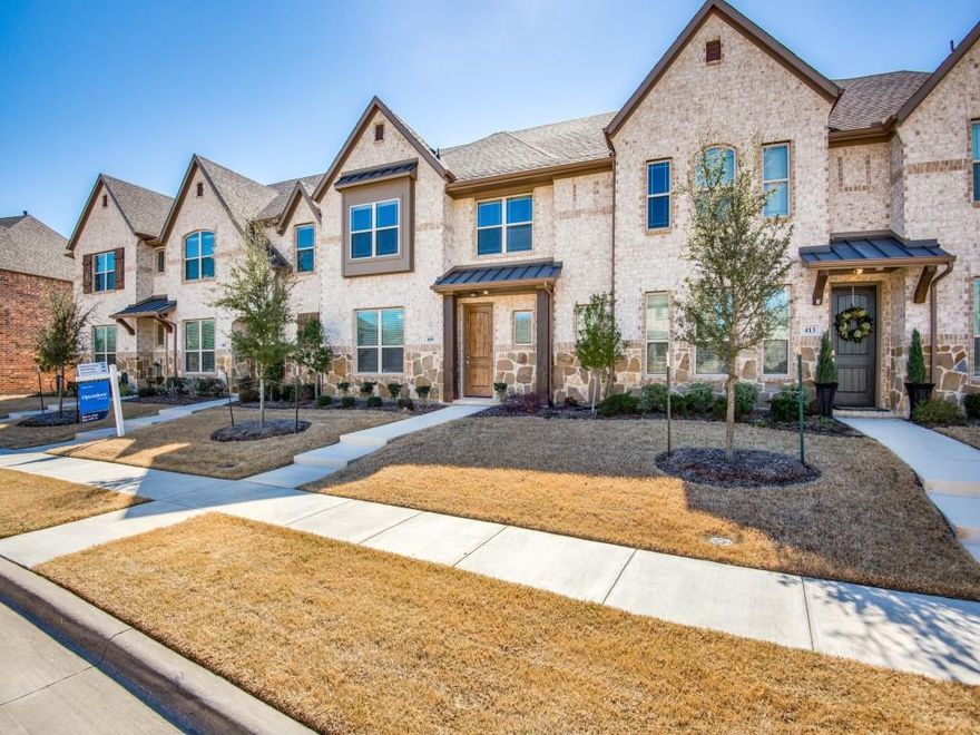 FABULOUS NEUTRAL COLOR SCHEME. SOLID STONE COUNTERS. OPEN KITCHEN. BACKS TO GREENBELT WITH DIRECT ACCESS TO HIKE AND BIKE TRAIL. HOA COVERS TOTAL LAWN MAINTENANCE AND EXTERIOR INSURANCE. OWNER WILL PROVIDE REFRIGERATOR IF TENNAT DOES NOT HAVE ITS OWN. AVAILABLE September 30th