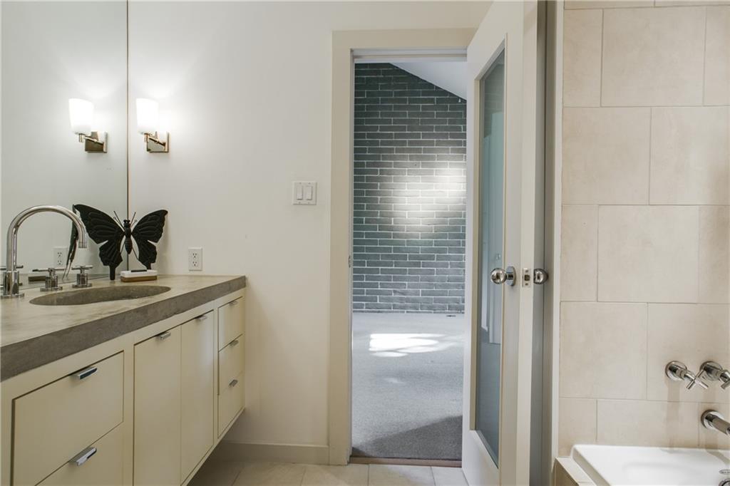 F R Wilsons North Dallas Add - Residential Lease