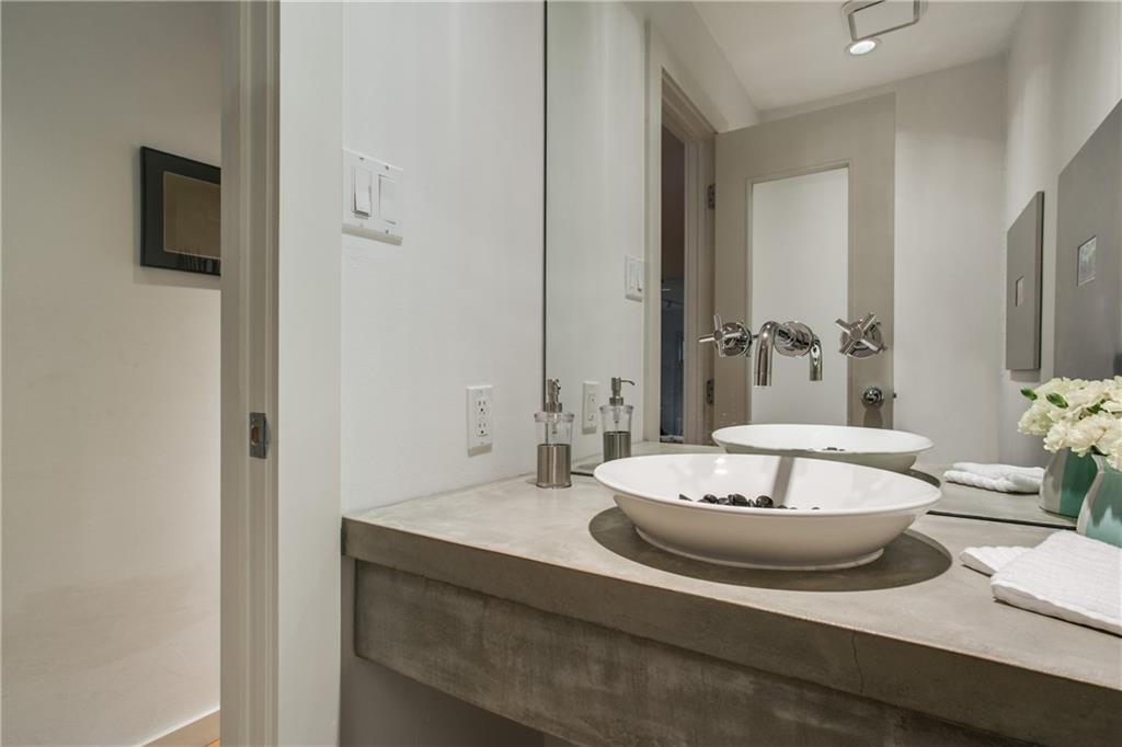 F R Wilsons North Dallas Add - Residential Lease