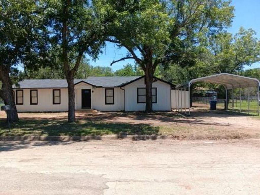 Nice 3bedroom 2bath central heat and air, new roof, all new electric, new plumbing, new air conditioning, new hot water heater, new laminate and carpet, new lighting, new cabinets, new bath tubs in both bathrooms all new faucets, all new paint inside and outside of house and large fenced back yard.
House has new rain gutters and new siding on exterior of house.  This house want last long its almost like a new house.