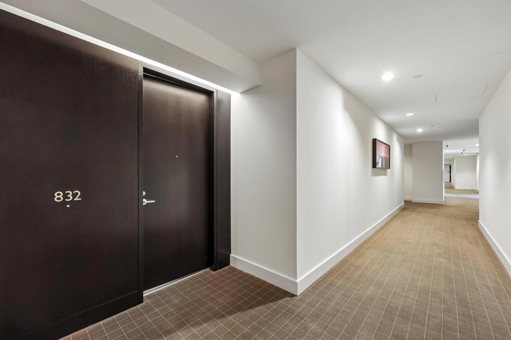 2408 Victory Park Lane 832