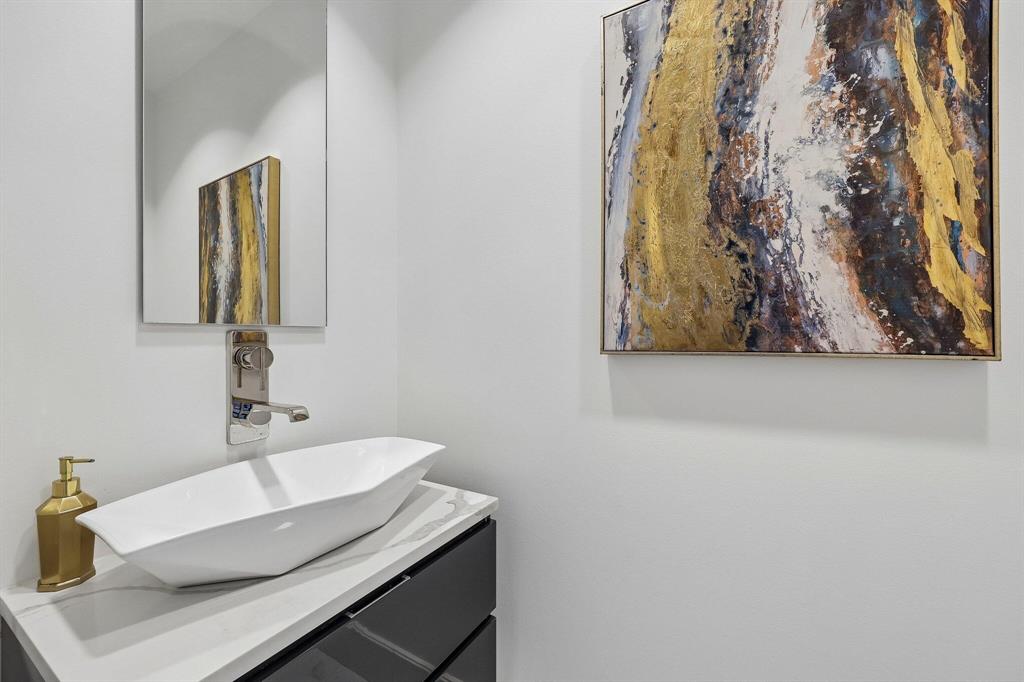 2408 Victory Park Lane 832