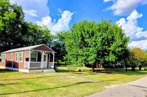 Photo of 710 County Road 2298, Mineola, TX 75773 (MLS # 21331175)