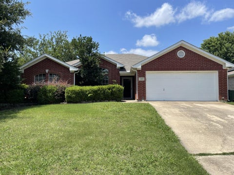 Photo of 1405 High Crest Drive, Mansfield, TX 76063 (MLS # 21393299)