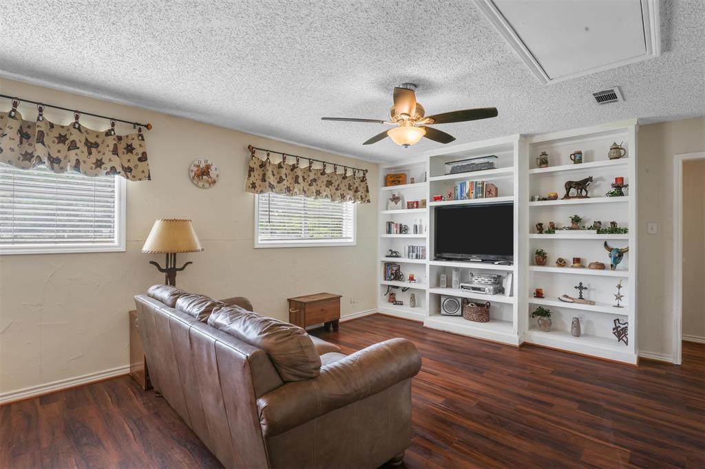 ABS A0354 JAS GRAYUM SURVEY, TRACT 32, 2.499 ACRES - Residential